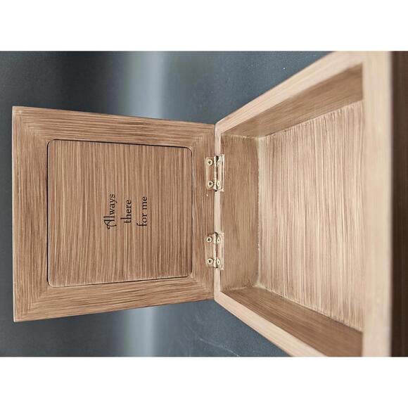 Willow Tree "Quiet Strength" Memory Box (2008) - Picture 3 of 9